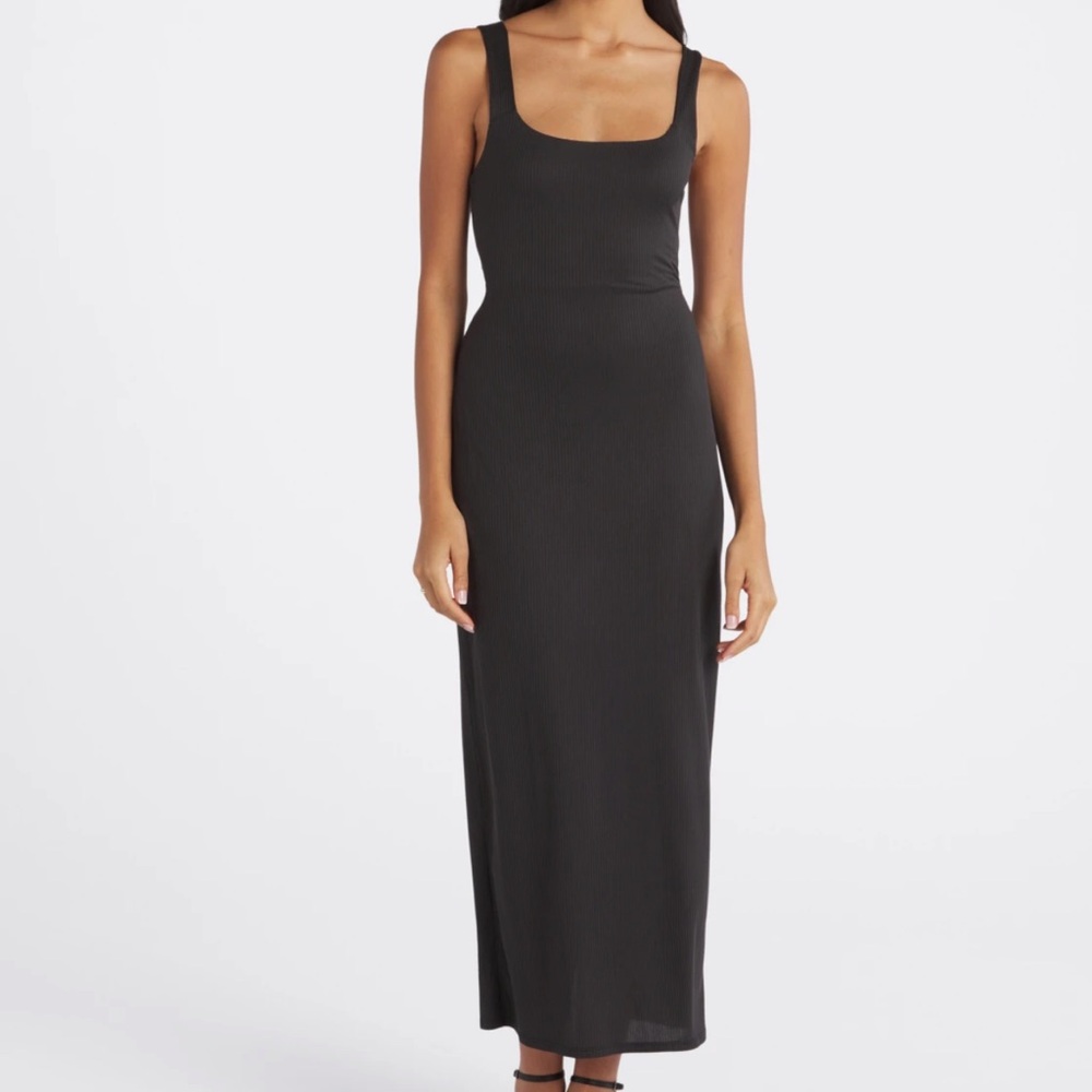 Sleeveless open back fitted dress